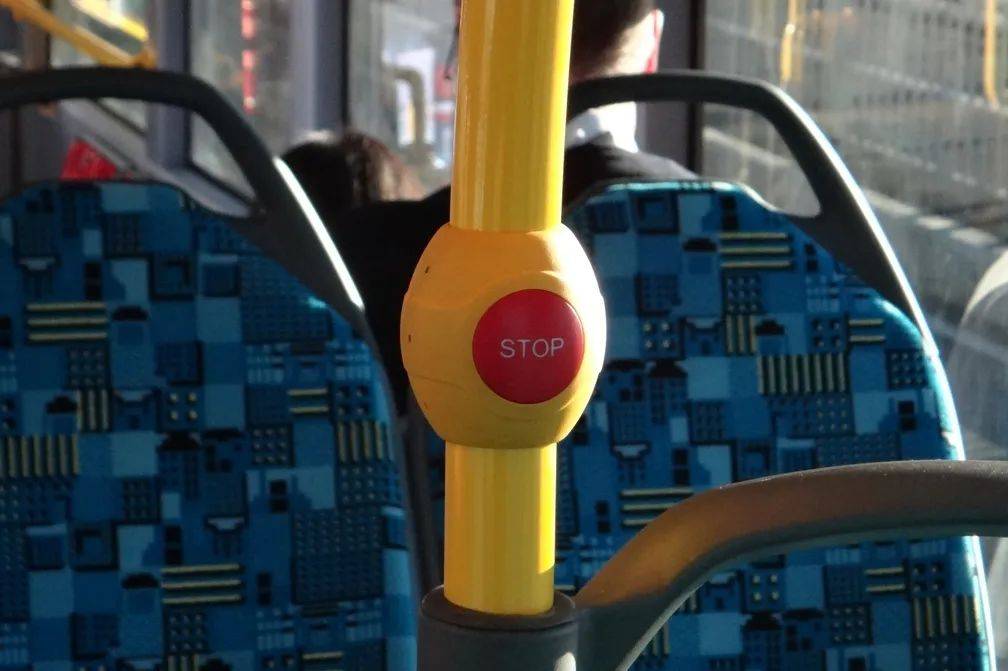 突發!他在新加坡騎車被卷入公交車底慘死!全島網民呼籲立法