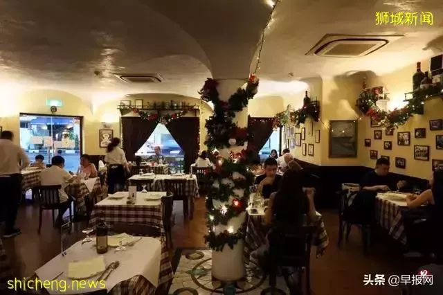 为何新加坡不少食客提前到餐馆庆圣诞