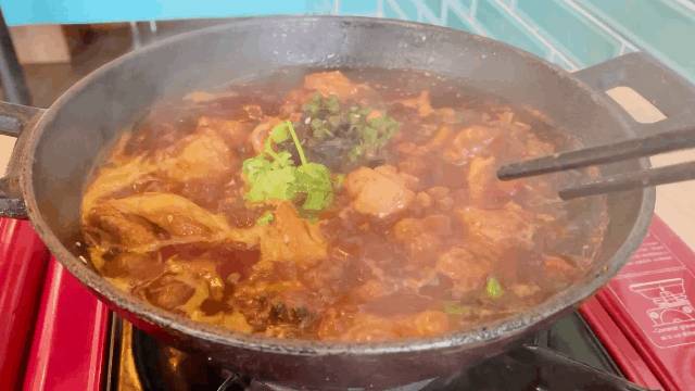 胖胖鸡携新装修强势回归!鸡公煲串烧自助买一送一,无限量供应