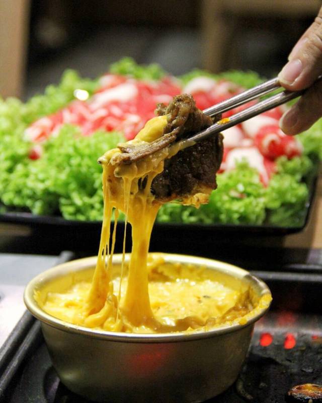 “吃锅瘾”81样新鲜食材、7种特制汤底！每人S$14.90起🔥 火锅烧烤，无限量吃到饱