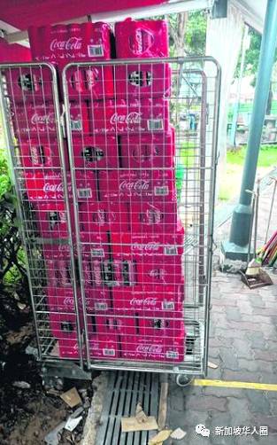 新加坡市鎮會人員霸道執法沒收丟棄貨品！店家不滿雙雙報警