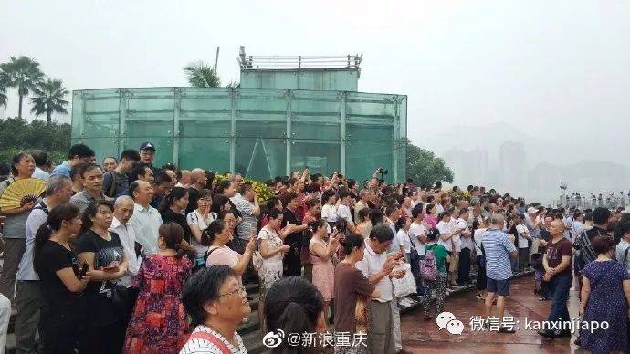 爬树、冲刺、踏平重庆朝天门！新加坡在中国最大地标建筑开幕