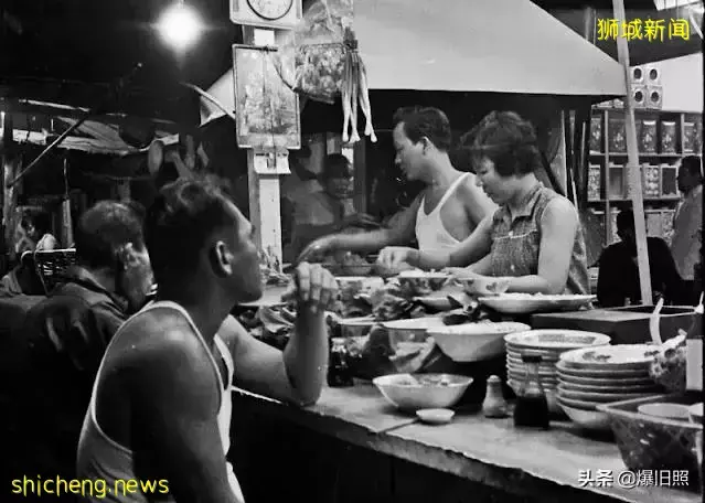 45 張照片,捕捉 1971 年新加坡的街景,來尋找中華文化的痕迹吧