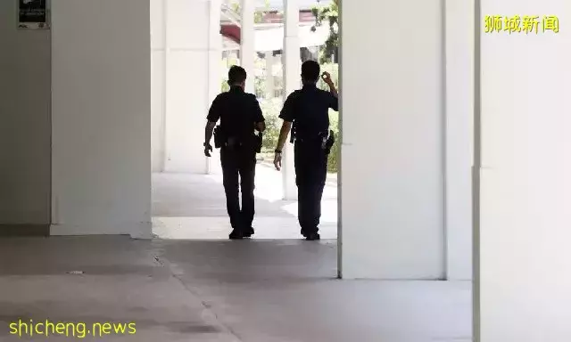 等电梯险遭非礼 少女尖叫吓退色狼