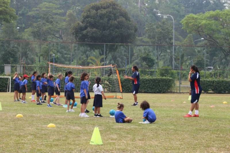 前美国总统夫人亲自指导过的新加坡学生,居然在这间学校?