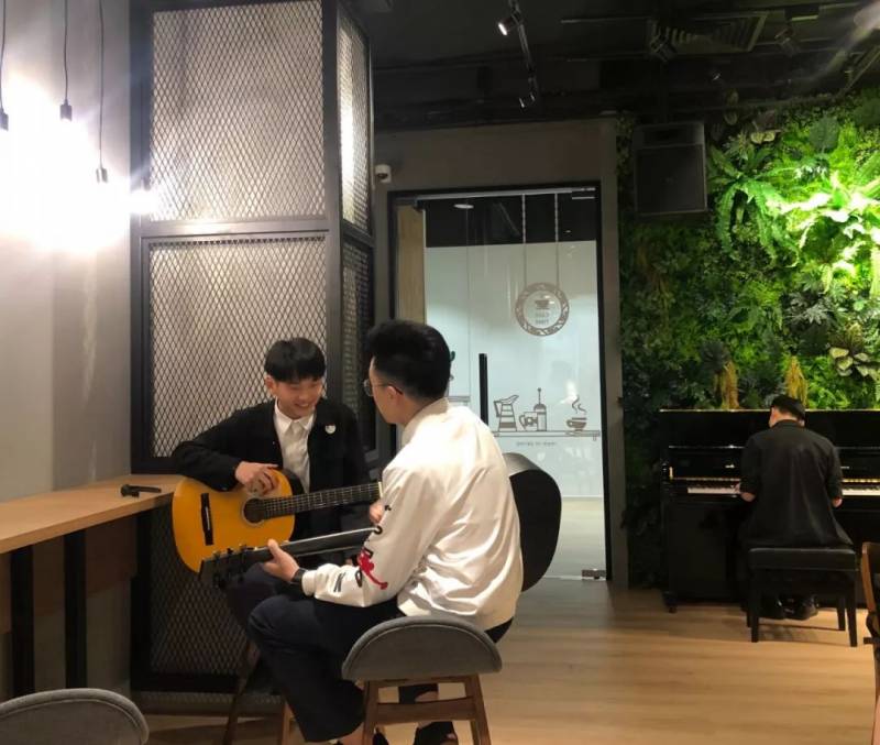 “中國留學生是間諜？！” 英國也開始跟風美國，留學生怎麽那麽難