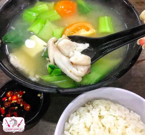 下雨天,来一碗暖心又暖胃的鱼头汤吧!盘点新加坡必吃的7家老字号鱼头炉