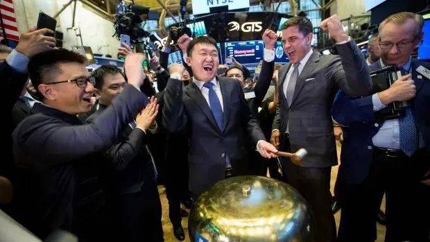 從新加坡組屋裏走出來的中國新移民，演繹東南亞互聯網傳奇，霸榜福布斯