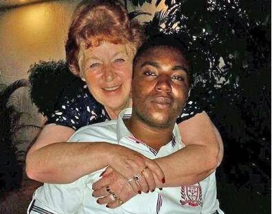 新加坡老太“黃昏戀”轉賬給騙子，結果轉賬號碼輸錯了