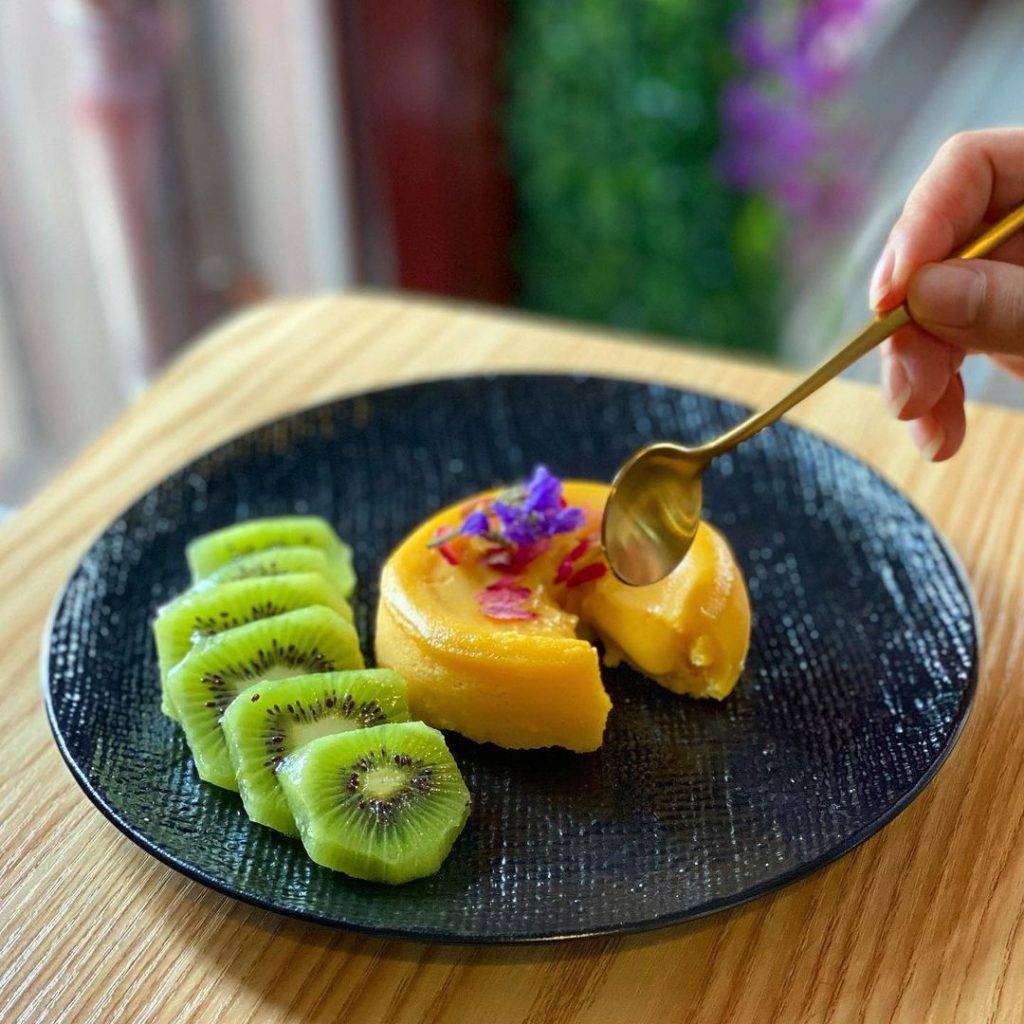 網紅爆款咖啡廳!隱藏在牛車水的“Sweetea Caffe”南洋風情、複古露台、浪漫一“夏”