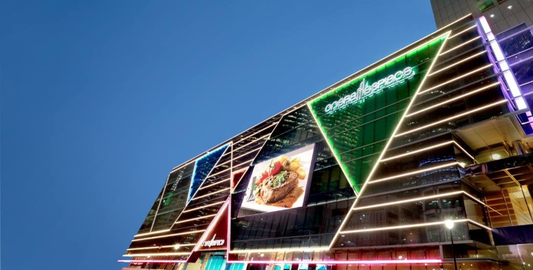 18歲青年昨晚倒斃在萊佛士坊一號大樓外 警方正調查