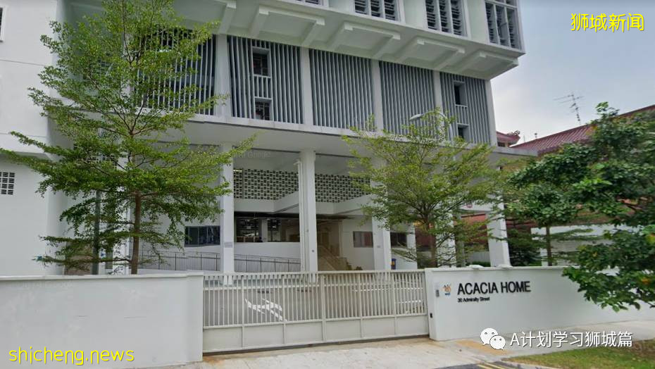 10月15日，新加坡新增3445起，其中社區2823起，宿舍客工620起，輸入2起；再有八人死于冠病並發症