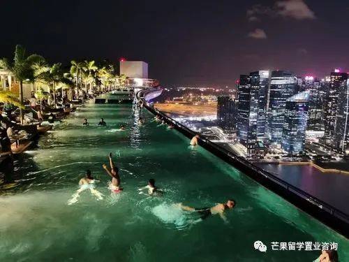 全年经济下跌5.4%、近17万人失业、一大波企业倒闭!新加坡至暗时刻仍在持续