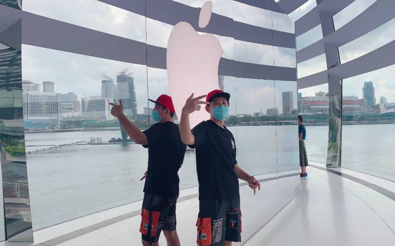 實拍探店！新加坡全球首個海上蘋果店，驚呆了