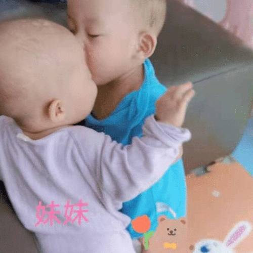 “3000万分之一的幸运!我成为了新加坡龙凤3胞胎的妈妈!”