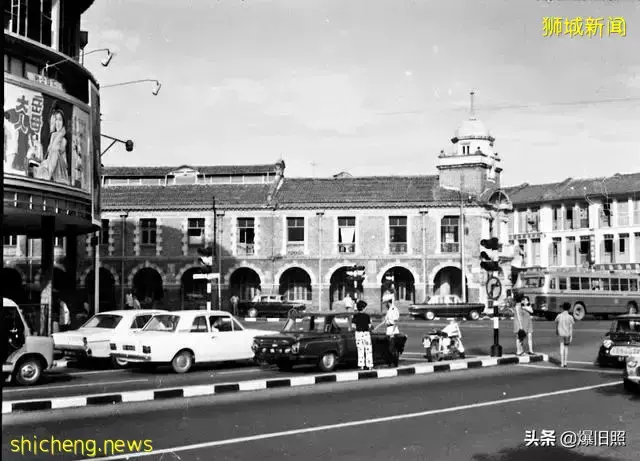 45 張照片,捕捉 1971 年新加坡的街景,來尋找中華文化的痕迹吧
