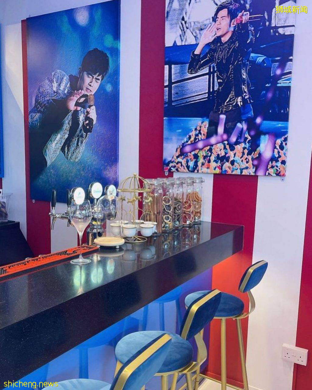 来Lim Bistro园游会主题餐厅🎡炫酷霓虹环境、墙壁贴满周董照片海报，原来老板是杰迷