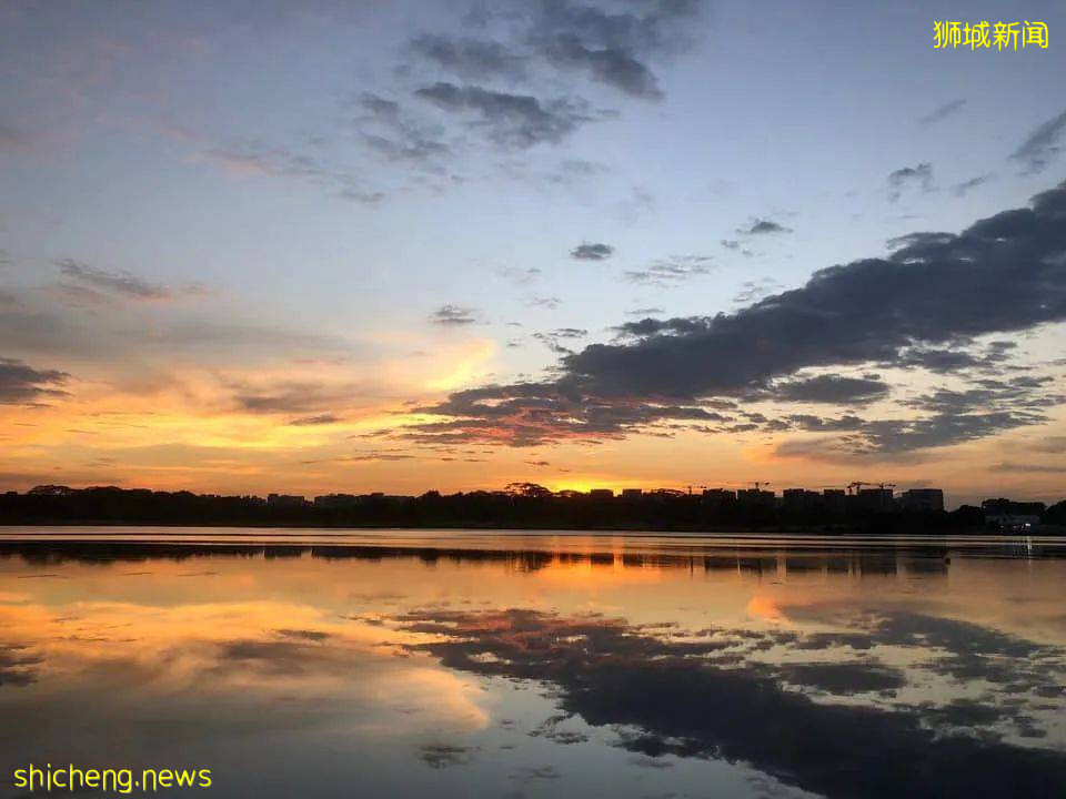 实拍新加坡奇异天象!黑云压境,闪电从天劈下