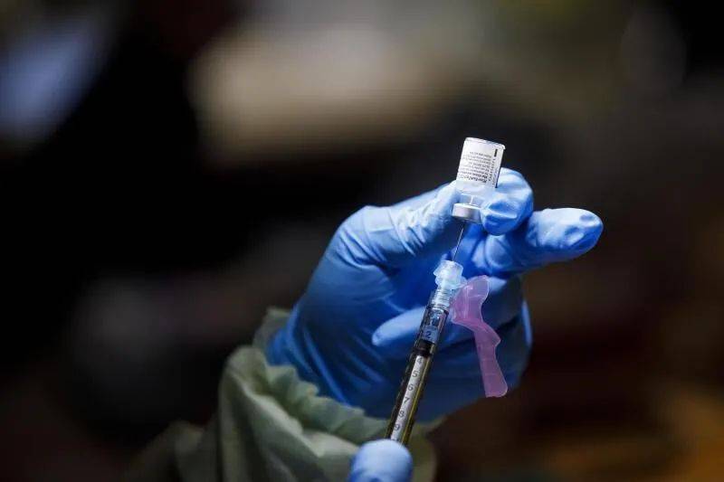 新加坡地勤服务公司成立专门团队，卸载冠病疫苗运往冷冻仓储分秒必争