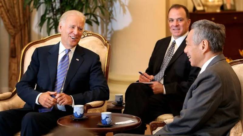 李顯龍發文祝賀拜登！拜登曾在新加坡街頭閑逛，買了一杯甘蔗汁