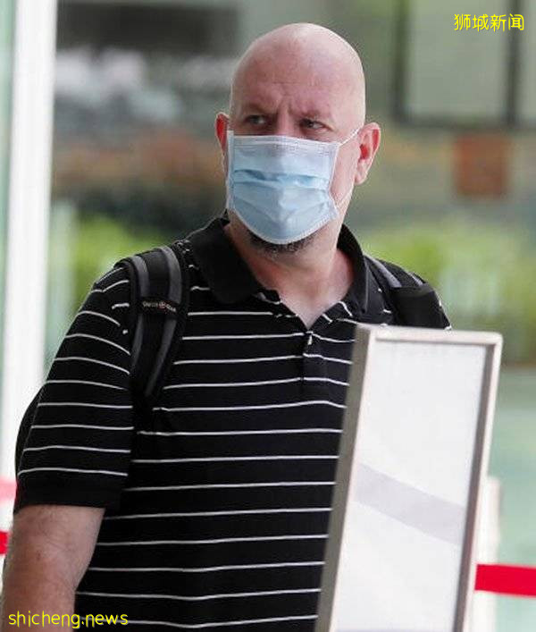 洋汉拒受检  推倒执法员