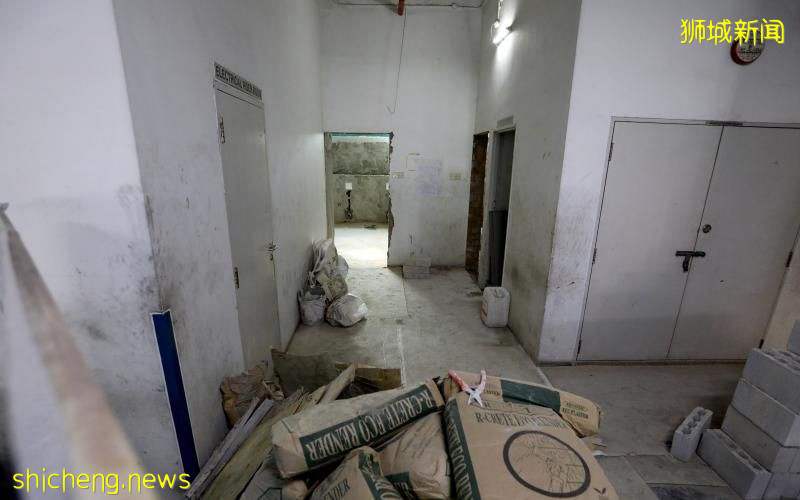 大楼4层厕所翻新 如厕等20分钟 上百人喊不便