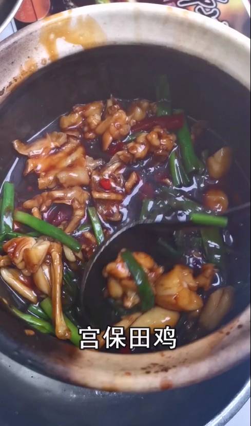 昨晚，我們在新加坡芽籠紅燈區吃雞，是怎樣一種體驗