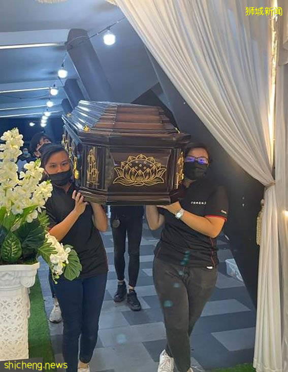 为亡者摆渡最后一程 姐妹花投身殡葬业