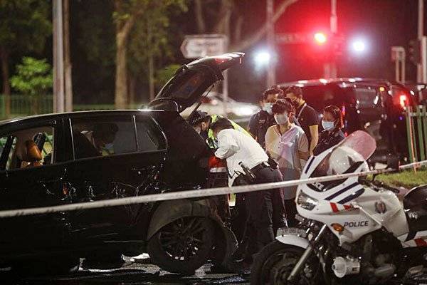 可疑轎車避截查 飛車失控撞路人