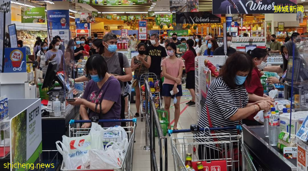 新加坡部分超市又被瘋搶！部長發聲讓穩住