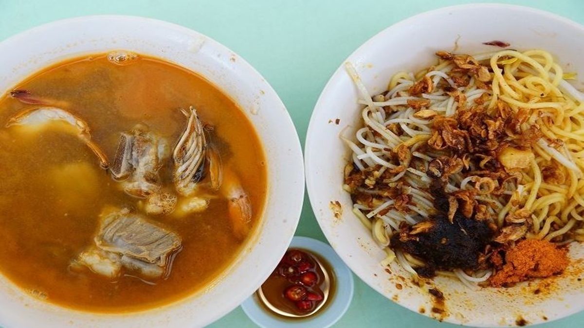 新加坡著名小販中心美食，舊機場的米其林蝦面