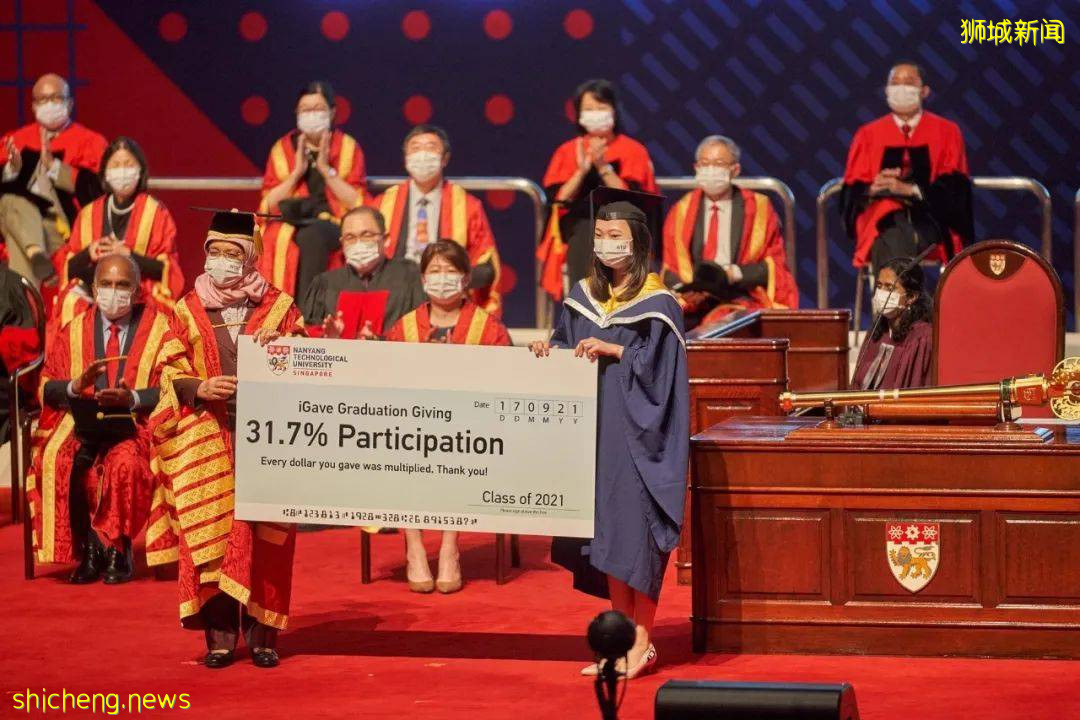 南洋理工大學舉行2021屆線下畢業典禮，新加坡總統出席