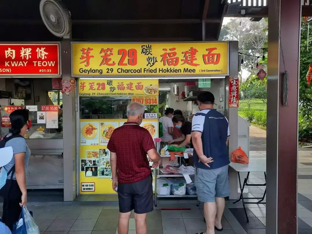 逢周末就爆滿!這個新加坡唯一的靠海美食村裏到底有哪些“寶藏小吃”