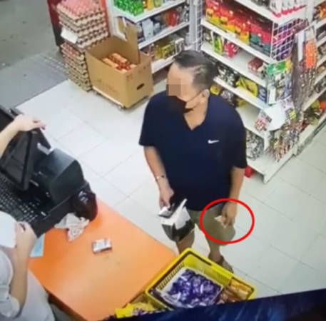 阿叔“变魔术”谎称找少钱  店家用电眼揭发诡计