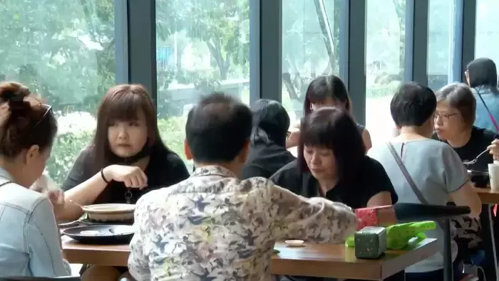 本地超百家餐饮店开放5人堂食，运营成本高或阻碍商家加入该计划