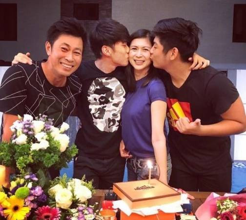 儿子完成兵役 潘玲玲直唤儿子“黄长官”