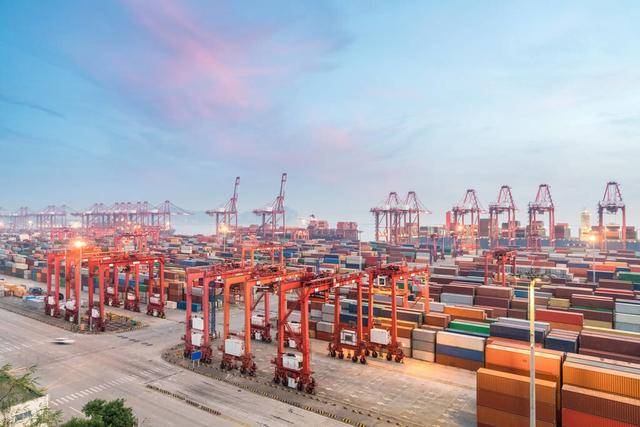 千禧年新加坡經濟實力碾壓上海，20年過去了，現在誰更勝一籌