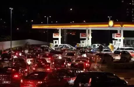 乌克兰人蜂拥逃走、多国撤侨，这个新加坡人却不想走