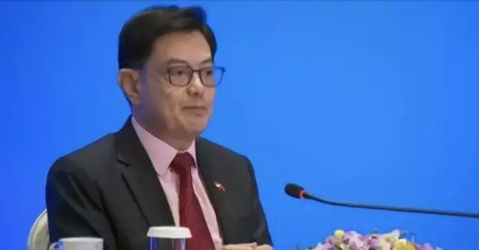 刚刚,中国驻新大使馆宣布回国新规!接种中国疫苗回国规定调整,新中关系更近一层