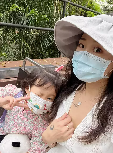 在中國有房不住、有車不開！1個月花10萬房租，“自討苦吃”來新加坡陪讀，她爲了什麽