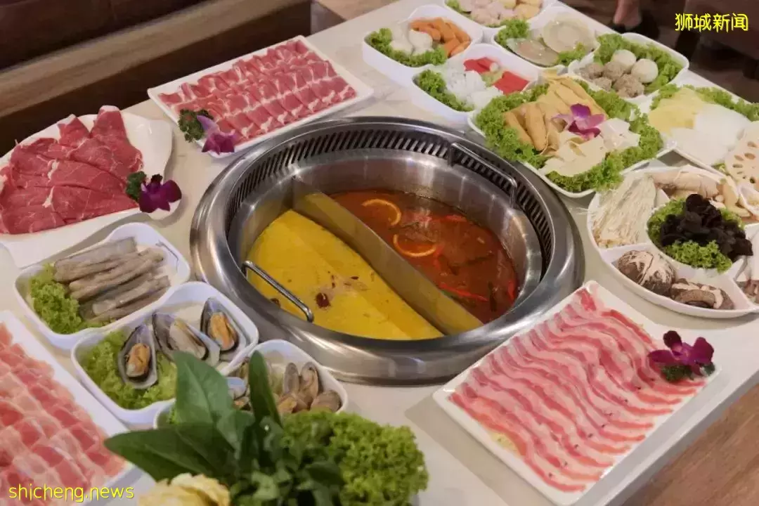 新加坡這家九宮格火鍋太贊了！不限量自助、免費湯底、送飲料