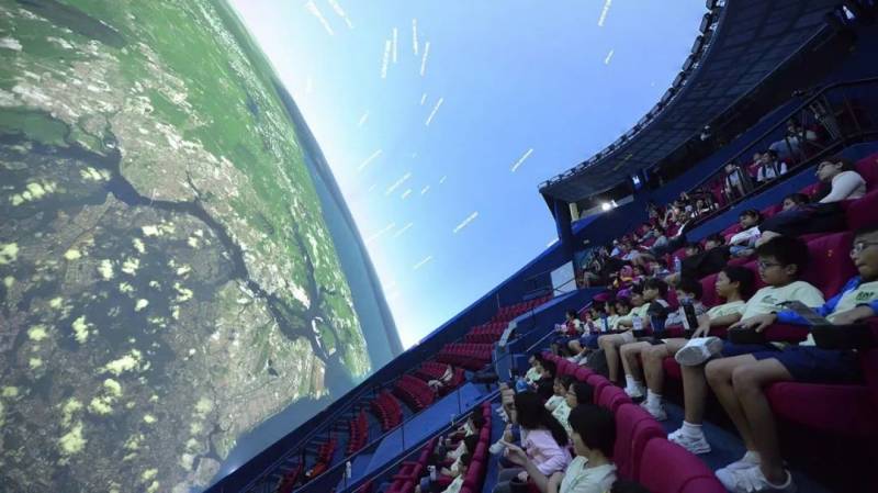 活埋、激光、雪域、遨遊宇宙……我去了新加坡最瘋狂的地方，還想再去