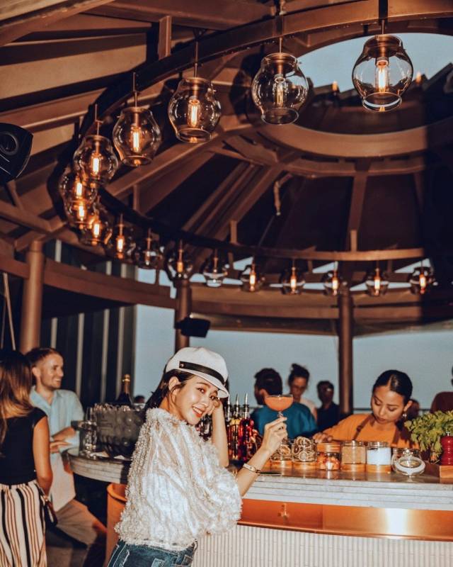 高處不勝醉!新加坡最潮網紅露天酒吧大搜羅· 美酒+美景 · 皇後敢打賭 · 你絕對hold不住