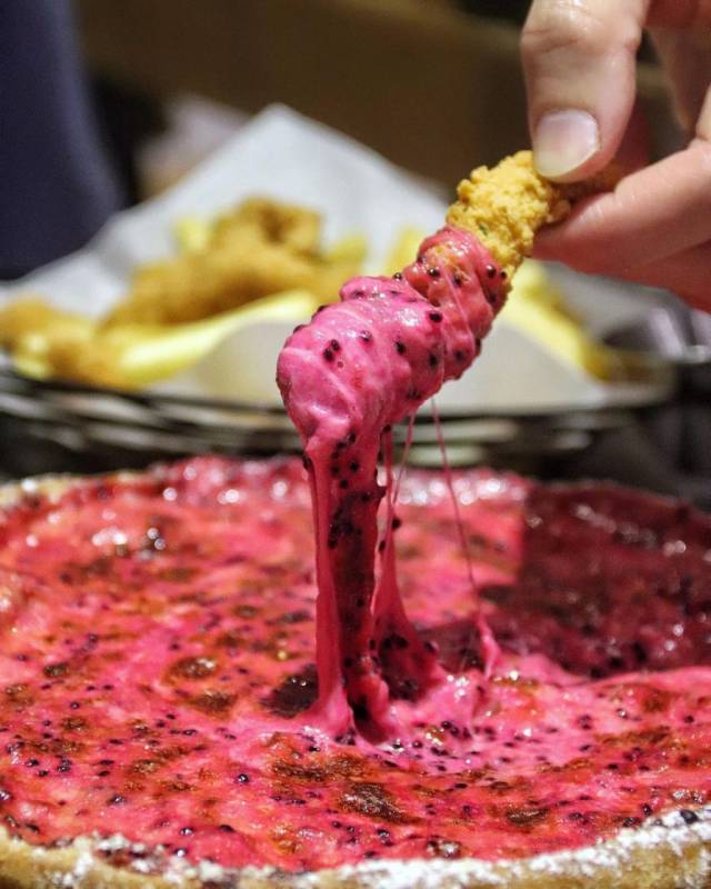 Pizza Maru韓式披薩餐廳🍕 聖誕節限定版粉色披薩,粉紅芝士+超長拉絲🧀 披薩鐵粉一口淪陷