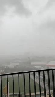 周末连两天狂风暴雨，“闪电之都”新加坡实至名归