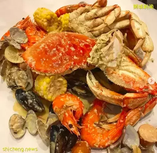 食在獅城 炎炎夏日！當然是冰啤酒和海鮮最配啦！ 坡島手抓海鮮專賣店推薦來咯