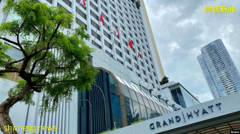 为了回新加坡,一家3口买高价票,隔夜中转28小时