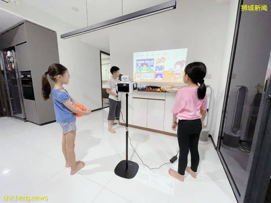 高科技！新加坡家庭必備的宅家神器，運動、教育、遊戲、投影儀功能......都有