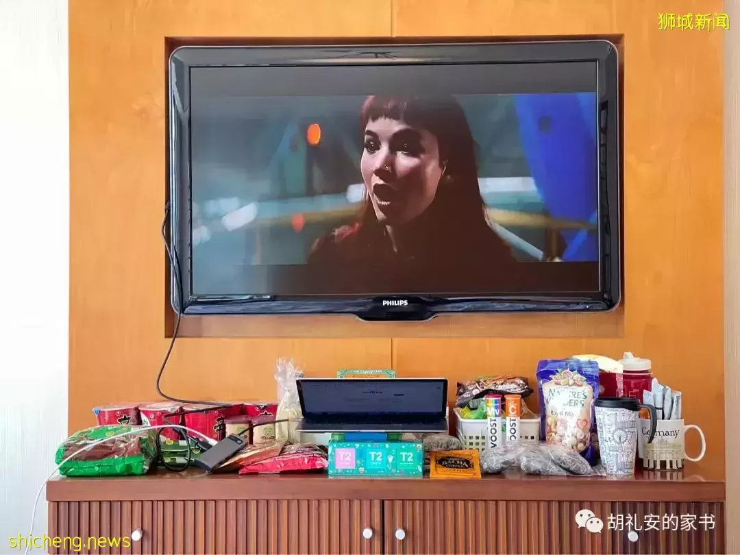 “从新加坡回到上海,封锁一再延长,我被卷入了这场前所未有的大事件”