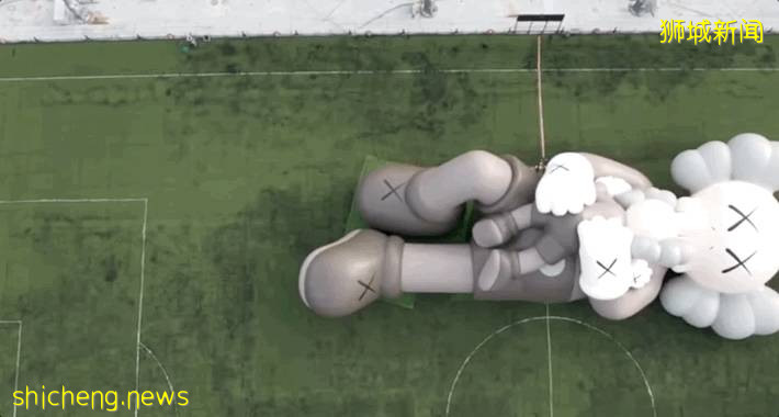 突发！因为“侵权”，新加坡朋友圈纷纷打卡的Kaws展览或被禁